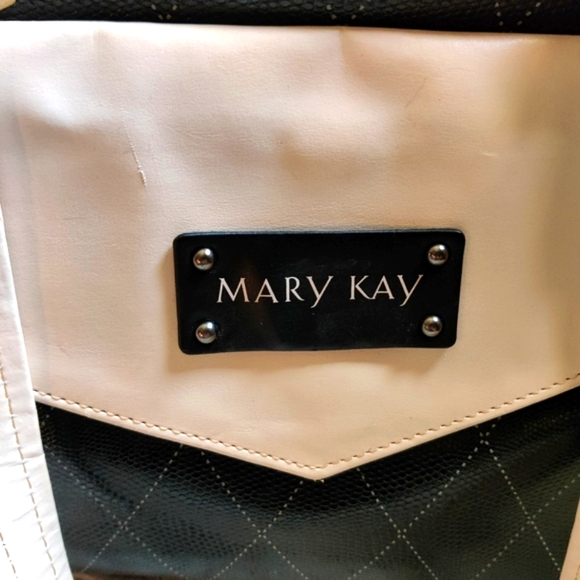Mary Kay starter bag can be used as an overnight bag or handbag - Picture 2 of 8